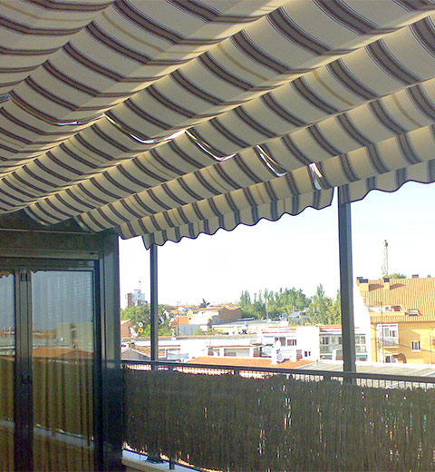 Instaladores de toldos en Ariza.